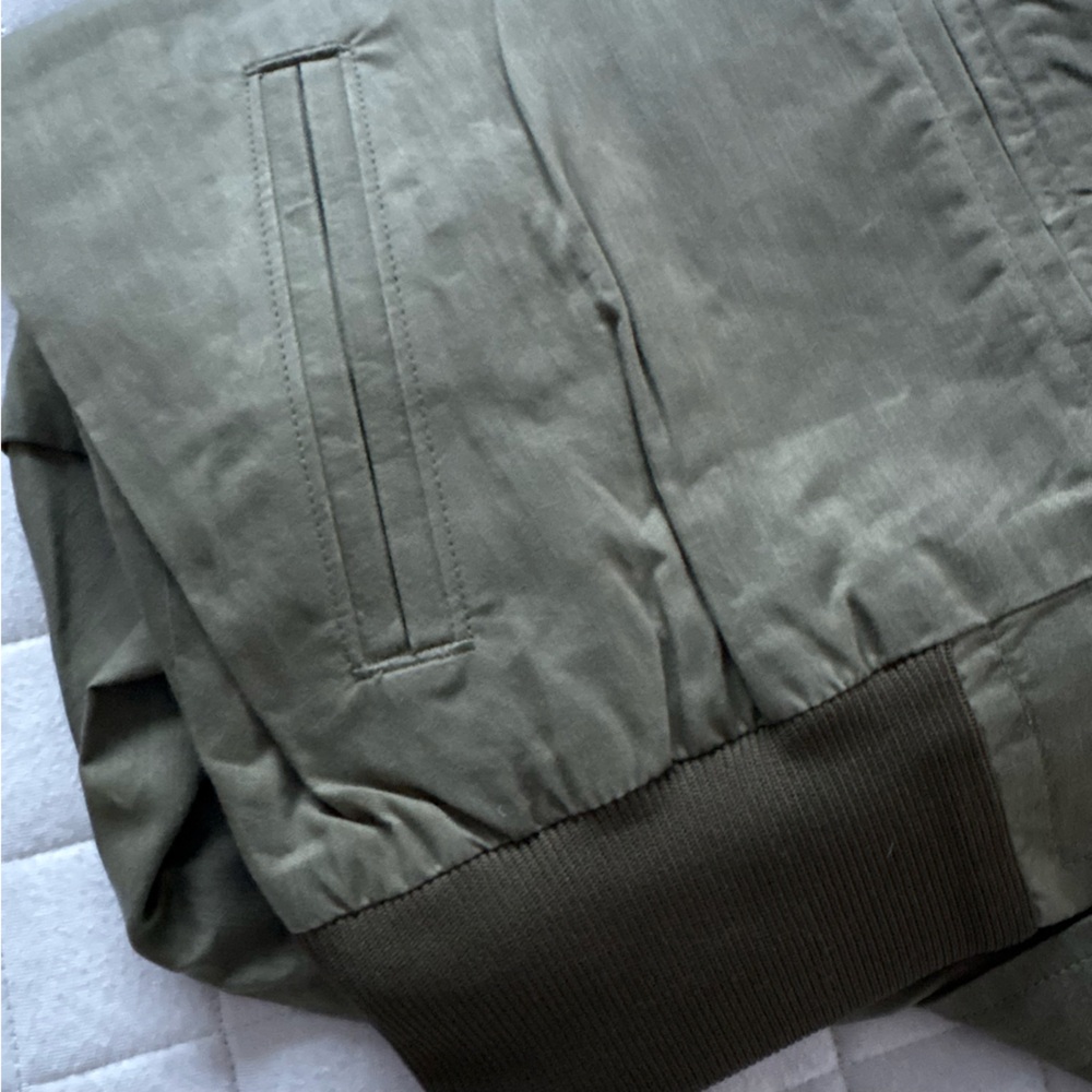 Filson Women’s Lightweight Bomber Jacket - Olive - Picture 9 of 10